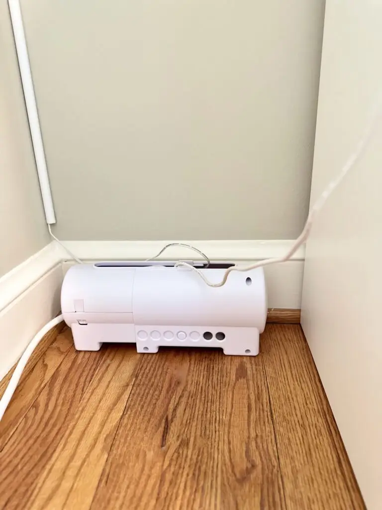Expandable power strip cover