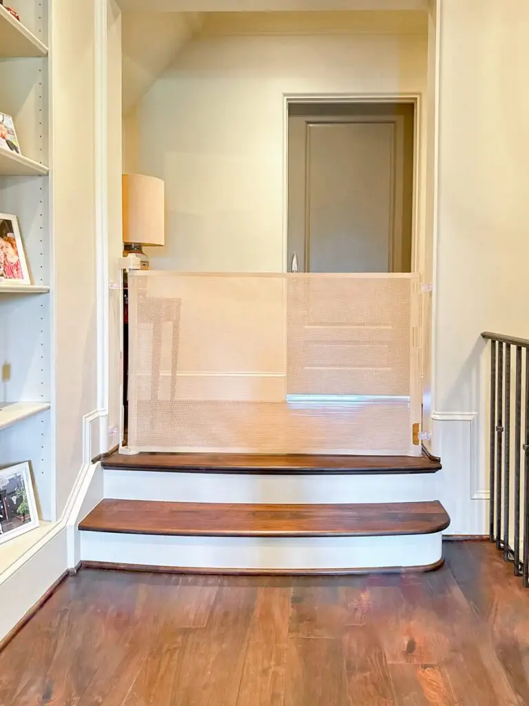 Staircase with retractable safety gate barrier