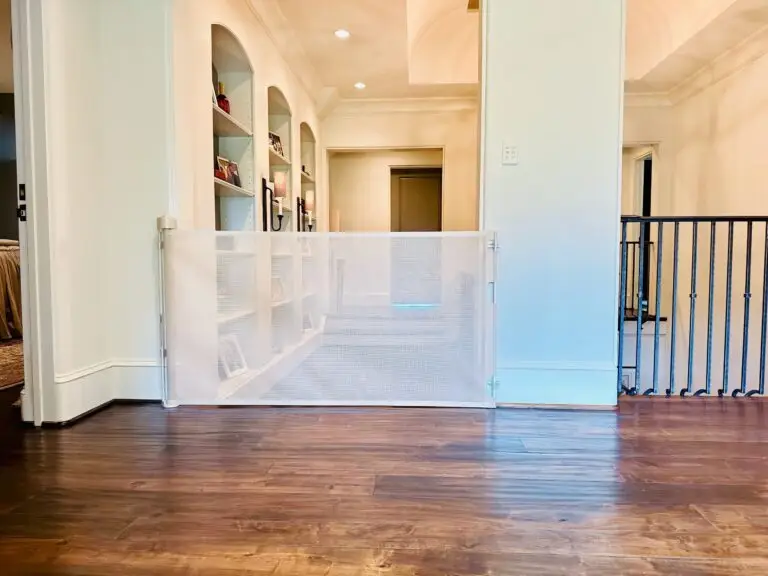 Cafe retractable gate in hallway
