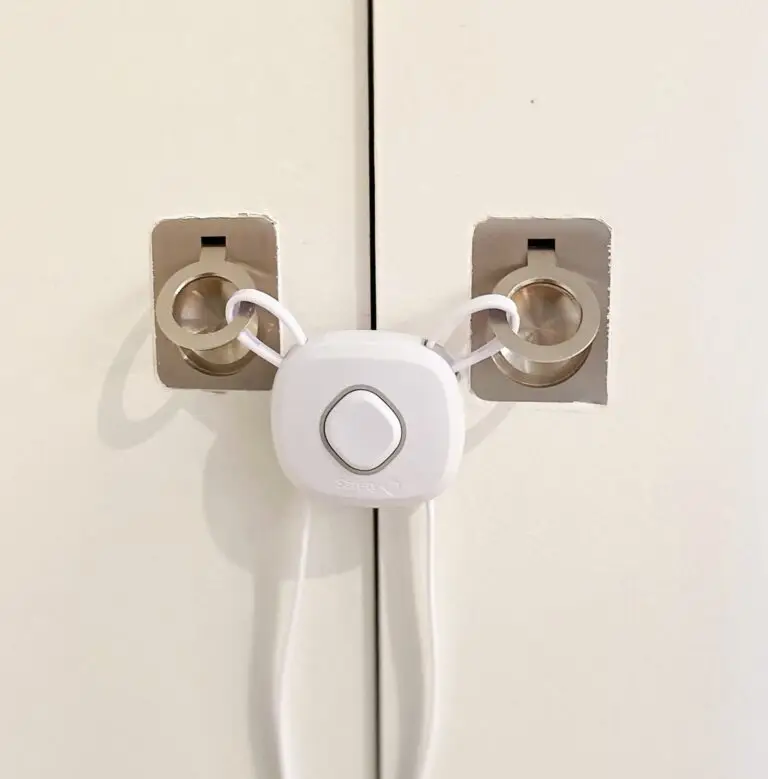 Dual flex lock on door handles