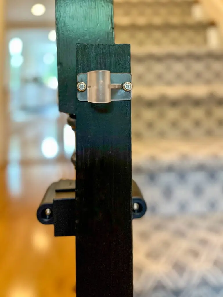 Black post mount
