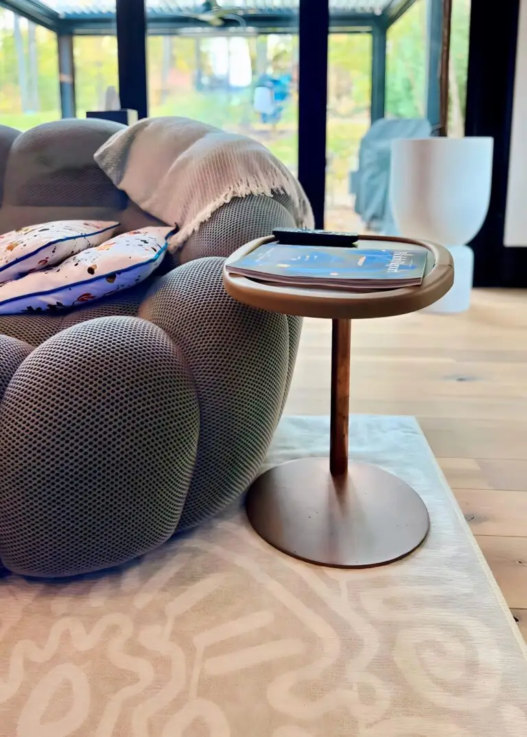 Edge cushon on side table