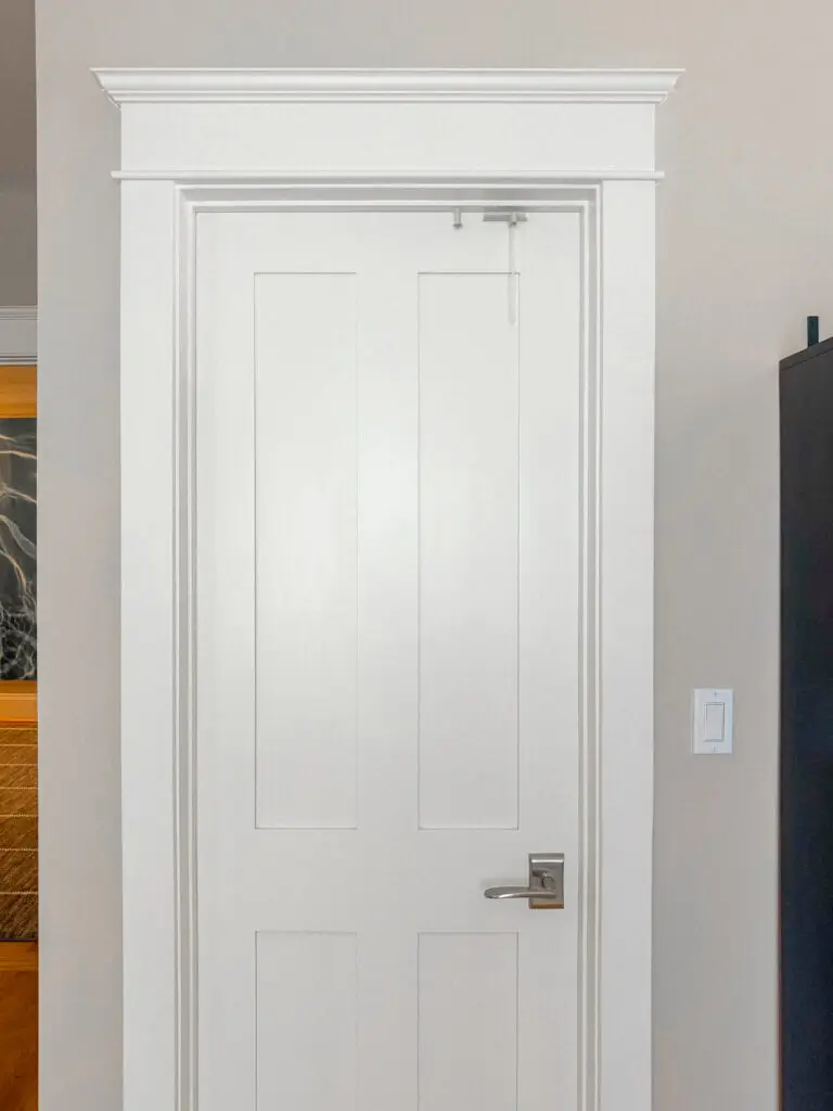 Top lock on closet door