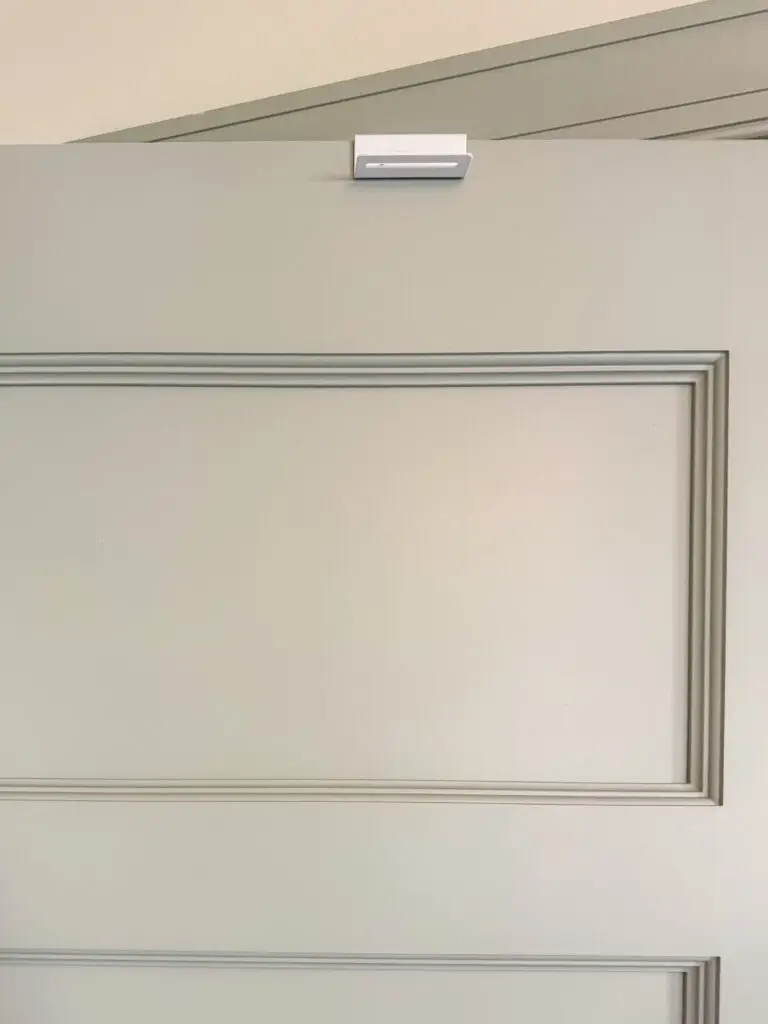 Glide lock baby proofing door